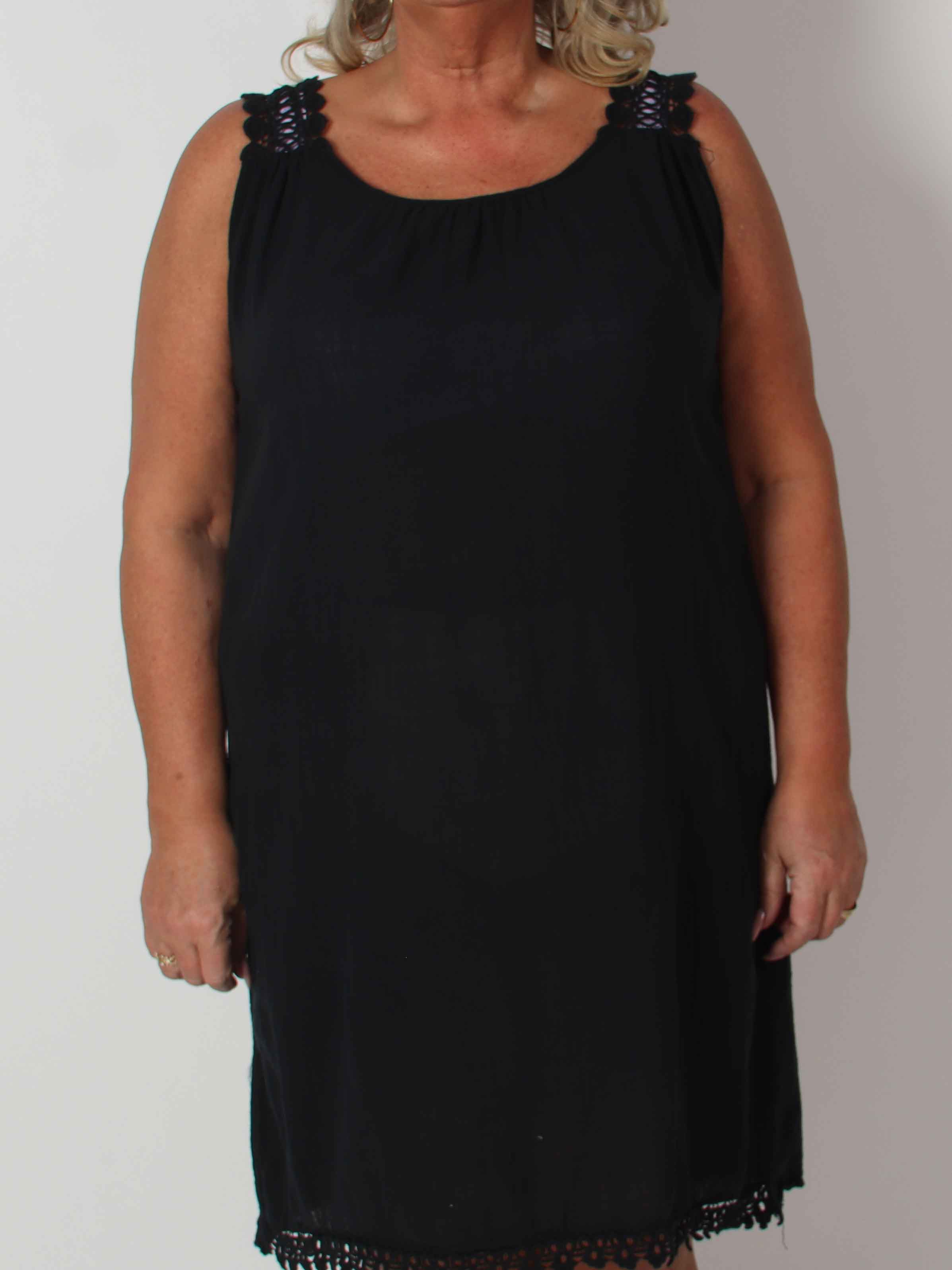 Zella - Sød plus size kjole i bomuld med broderet stropper